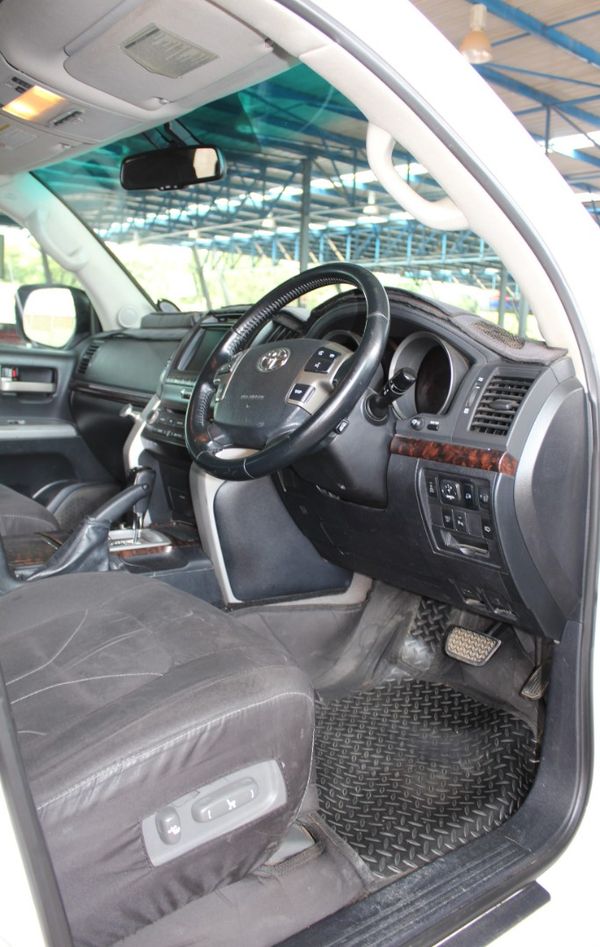 2011-Toyota-Land-Cruiser-200-45D-4D-VX image:8
