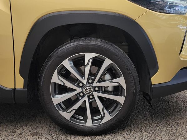 2025-Toyota-Corolla-Cross-18-XR image:12