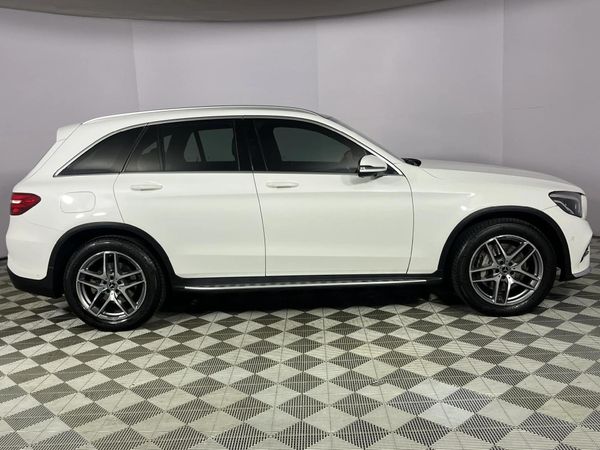 2018-Mercedes-Benz-GLC-250d-AMG image:16
