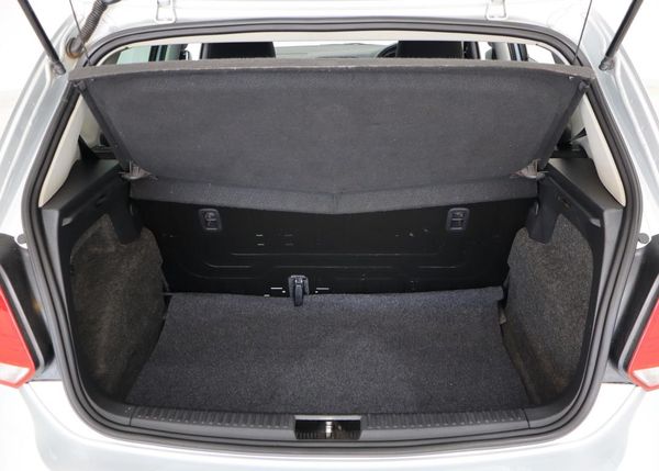 2021-Volkswagen-Polo-Vivo-14-Comfortline-5-dr image:10