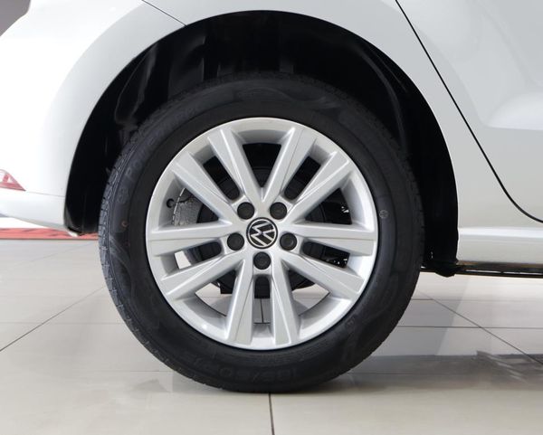 2021-Volkswagen-Polo-Vivo-14-Comfortline-5-dr image:13