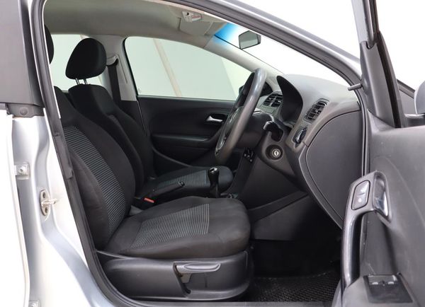 2021-Volkswagen-Polo-Vivo-14-Comfortline-5-dr image:19