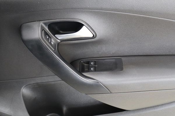 2021-Volkswagen-Polo-Vivo-14-Comfortline-5-dr image:20