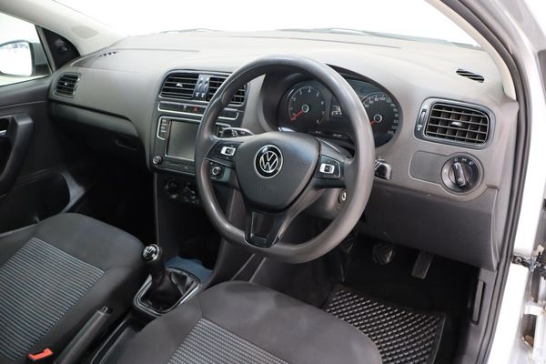 2021-Volkswagen-Polo-Vivo-14-Comfortline-5-dr image:4