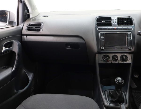 2021-Volkswagen-Polo-Vivo-14-Comfortline-5-dr image:5