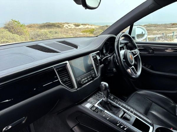 2017-Porsche-Macan-S-Diesel image:17