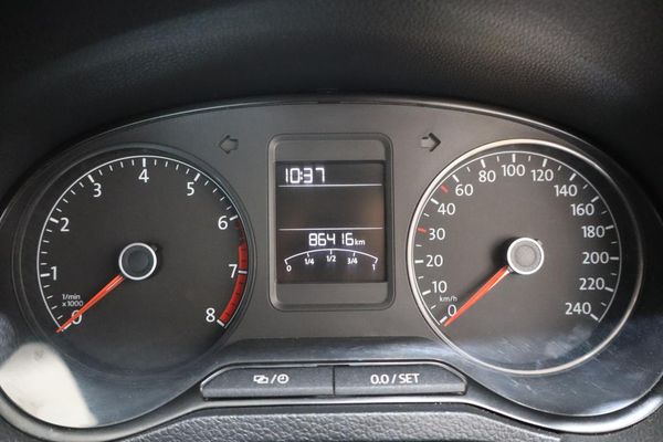 2023-Volkswagen-Polo-Vivo-14-Comfortline-5-dr image:3