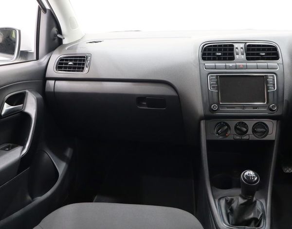 2023-Volkswagen-Polo-Vivo-14-Comfortline-5-dr image:5