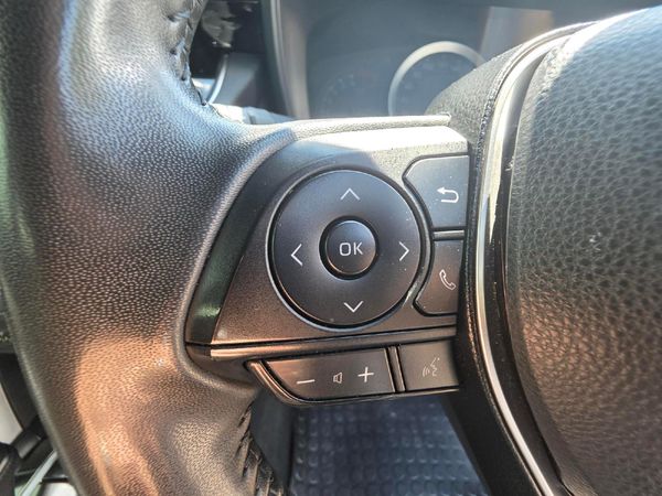 2022-Toyota-Corolla-Cross-18-XS image:11