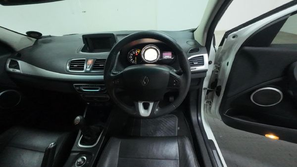 2010-Renault-Megane-III-Coupe-16-Dynamique-LTD image:10