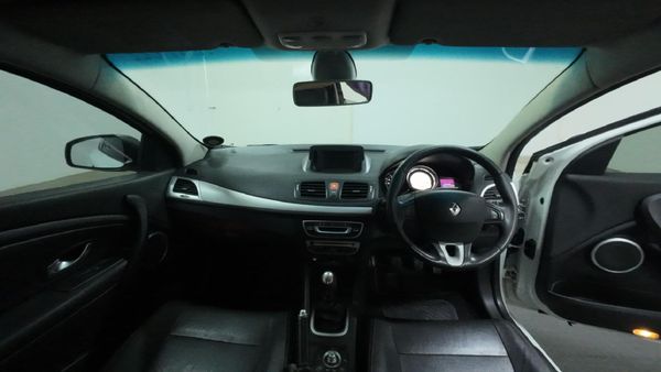 2010-Renault-Megane-III-Coupe-16-Dynamique-LTD image:12