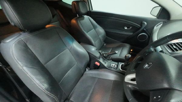 2010-Renault-Megane-III-Coupe-16-Dynamique-LTD image:13