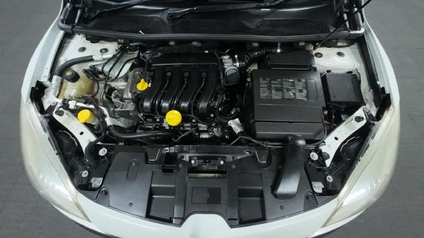 2010-Renault-Megane-III-Coupe-16-Dynamique-LTD image:15