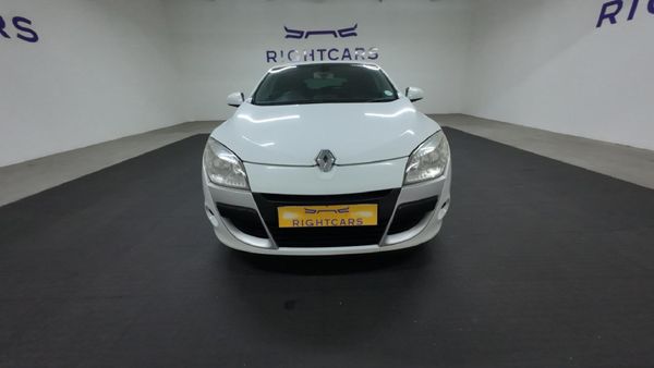2010-Renault-Megane-III-Coupe-16-Dynamique-LTD image:1