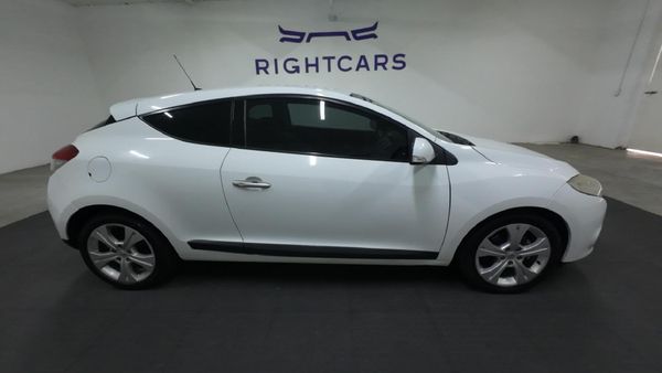 2010-Renault-Megane-III-Coupe-16-Dynamique-LTD image:2