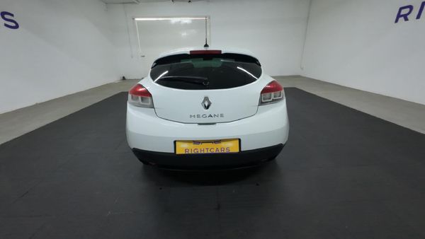 2010-Renault-Megane-III-Coupe-16-Dynamique-LTD image:4