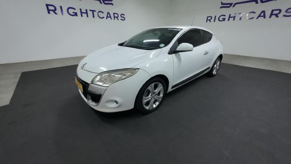 2010-Renault-Megane-III-Coupe-16-Dynamique-LTD image:7