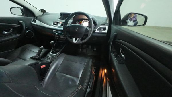 2010-Renault-Megane-III-Coupe-16-Dynamique-LTD image:8