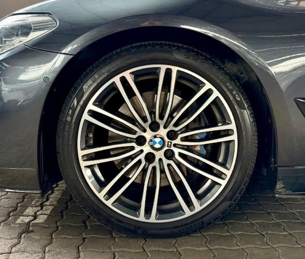 2017-BMW-5-Series-530d-M-Sport-Auto image:9