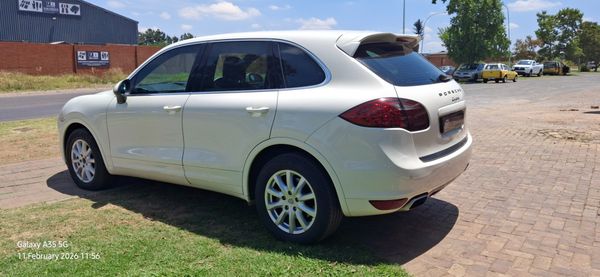 2010-Porsche-Cayenne-Diesel-Auto image:3