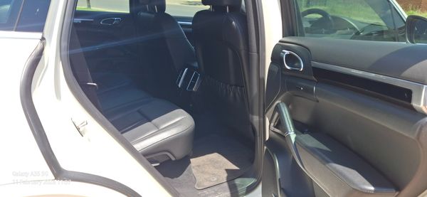 2010-Porsche-Cayenne-Diesel-Auto image:5