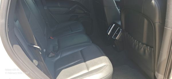 2010-Porsche-Cayenne-Diesel-Auto image:6