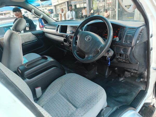 2016-Toyota-Quantum-25-D-4D-10-seat image:11