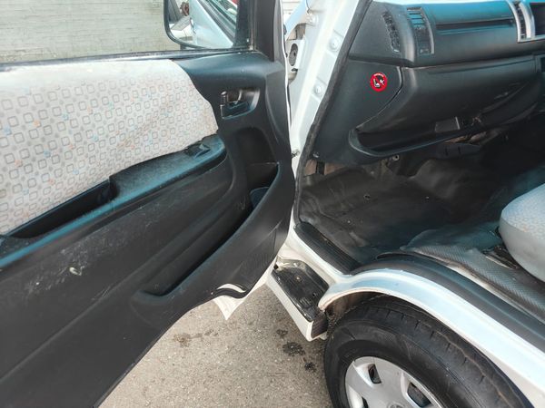 2016-Toyota-Quantum-25-D-4D-10-seat image:12