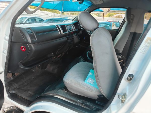2016-Toyota-Quantum-25-D-4D-10-seat image:14