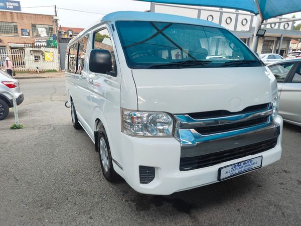 2016-Toyota-Quantum-25-D-4D-10-seat image:1