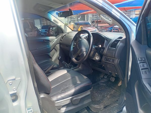 2019-Isuzu-D-Max-250-HO-Double-Cab image:7