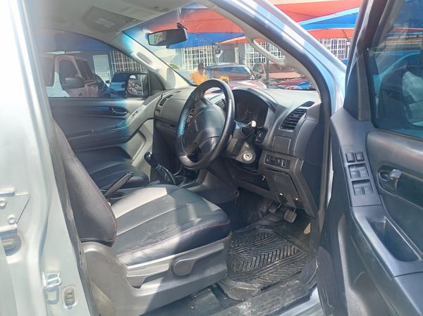2019-Isuzu-D-Max-250-HO-Double-Cab image:8