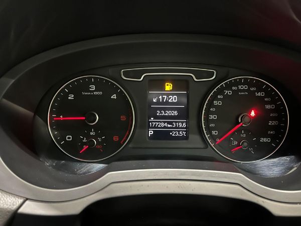2013-Audi-Q3-20-TDI-quattro-Auto-130kW image:10