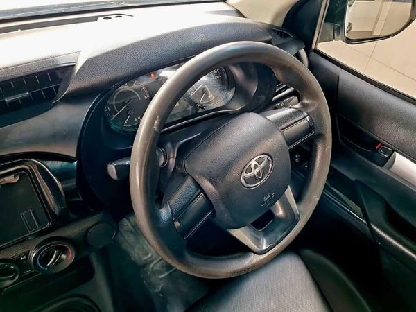 2022-Toyota-Hilux-20-VVTi-Single-Cab image:12