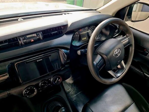 2022-Toyota-Hilux-20-VVTi-Single-Cab image:13