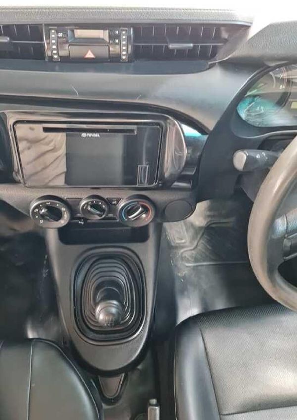 2022-Toyota-Hilux-20-VVTi-Single-Cab image:15