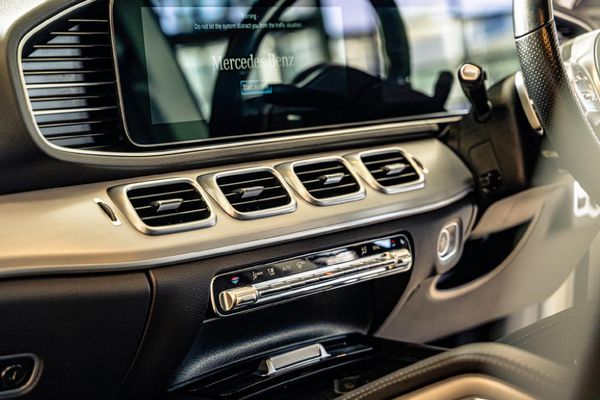 2023-Mercedes-Benz-GLE-300d-4Matic image:9