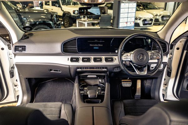 2023-Mercedes-Benz-GLE-300d-4Matic image:12