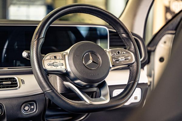 2023-Mercedes-Benz-GLE-300d-4Matic image:13