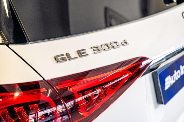 2023-Mercedes-Benz-GLE-300d-4Matic image:18