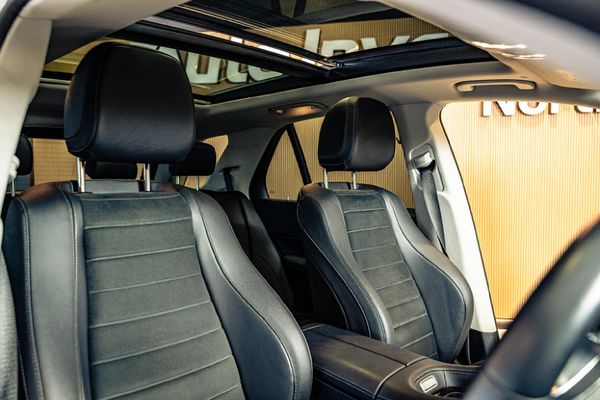 2023-Mercedes-Benz-GLE-300d-4Matic image:7