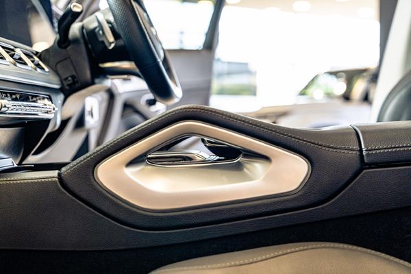2023-Mercedes-Benz-GLE-300d-4Matic image:8