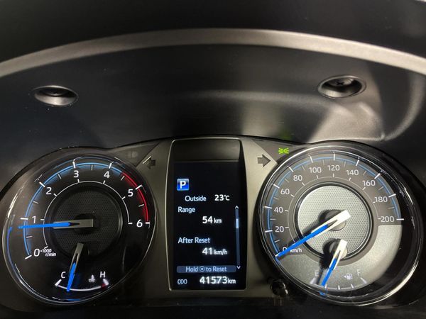 2021-Toyota-Hilux-28-GD-6-Raised-Body-Legend-Auto-Double-Cab image:2