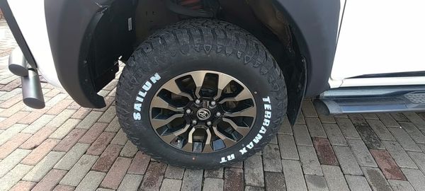 2024-Toyota-Hilux-28GD-6-GR-Sport-Double-Cab-4x4 image:24