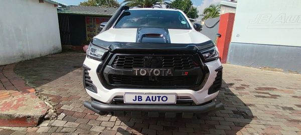 2024-Toyota-Hilux-28GD-6-GR-Sport-Double-Cab-4x4 image:5