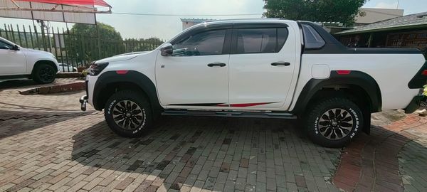 2024-Toyota-Hilux-28GD-6-GR-Sport-Double-Cab-4x4 image:7