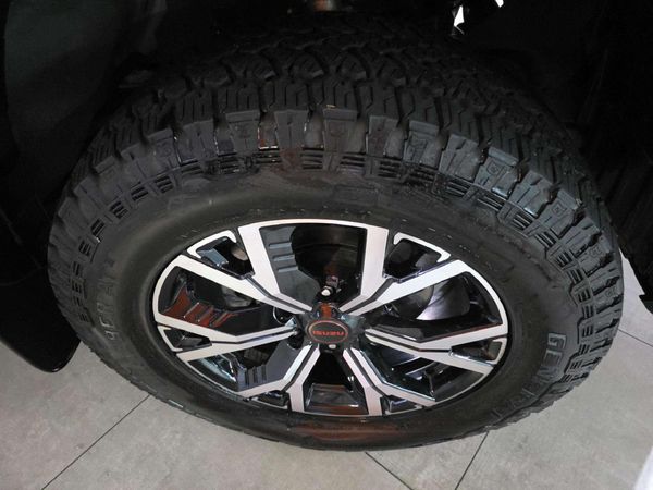 2025-Isuzu-D-Max-19-DDI-HR-X-Rider-Auto-Double-Cab image:9