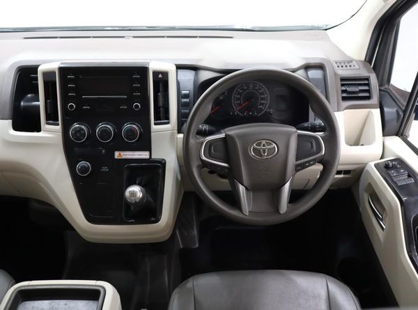 2019-Toyota-Quantum-28-GL-14-Seat image:12