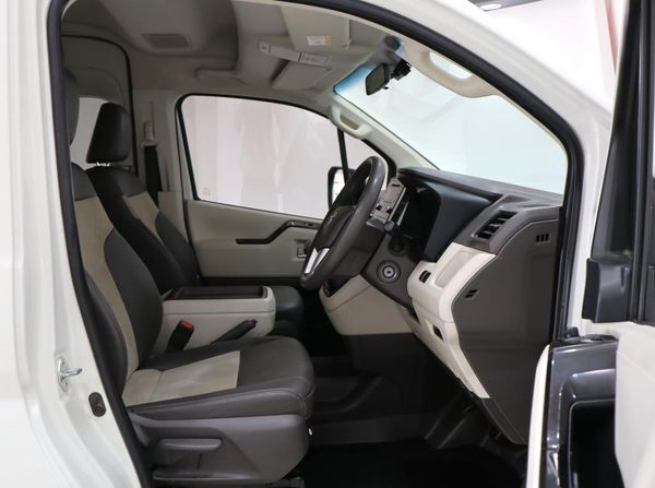 2019-Toyota-Quantum-28-GL-14-Seat image:16