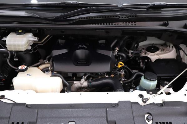 2019-Toyota-Quantum-28-GL-14-Seat image:19
